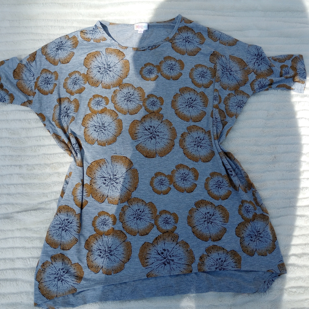 Floral Patterned Lularoe Short Sleeve Top
